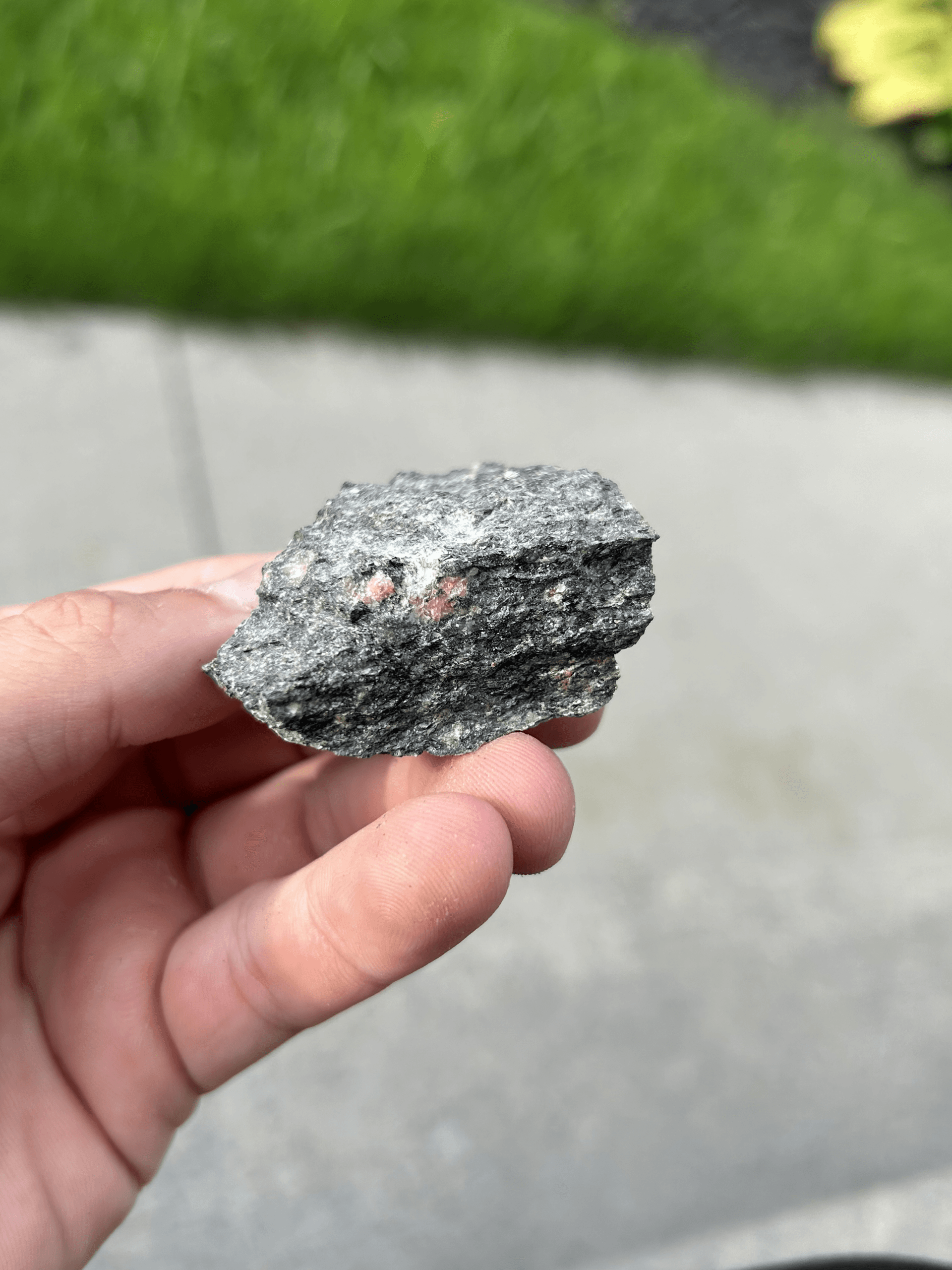 Making ceramic glazes with a biotite schist [J]