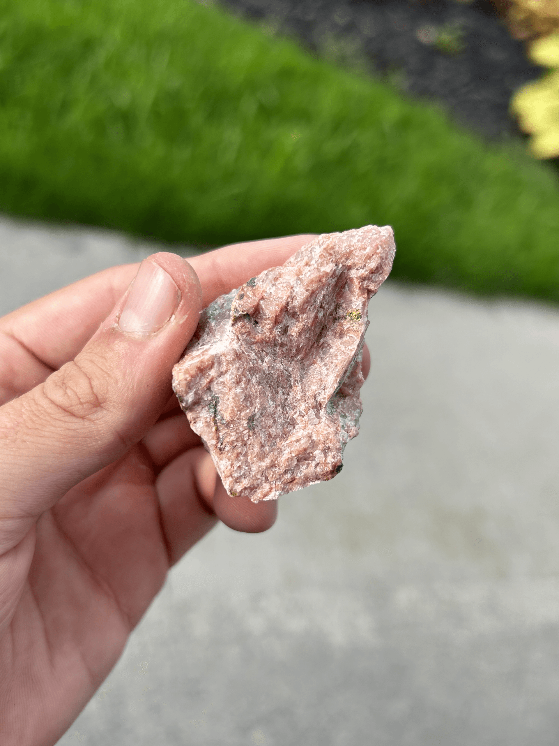 Making ceramic glazes with a pink feldspar [K]