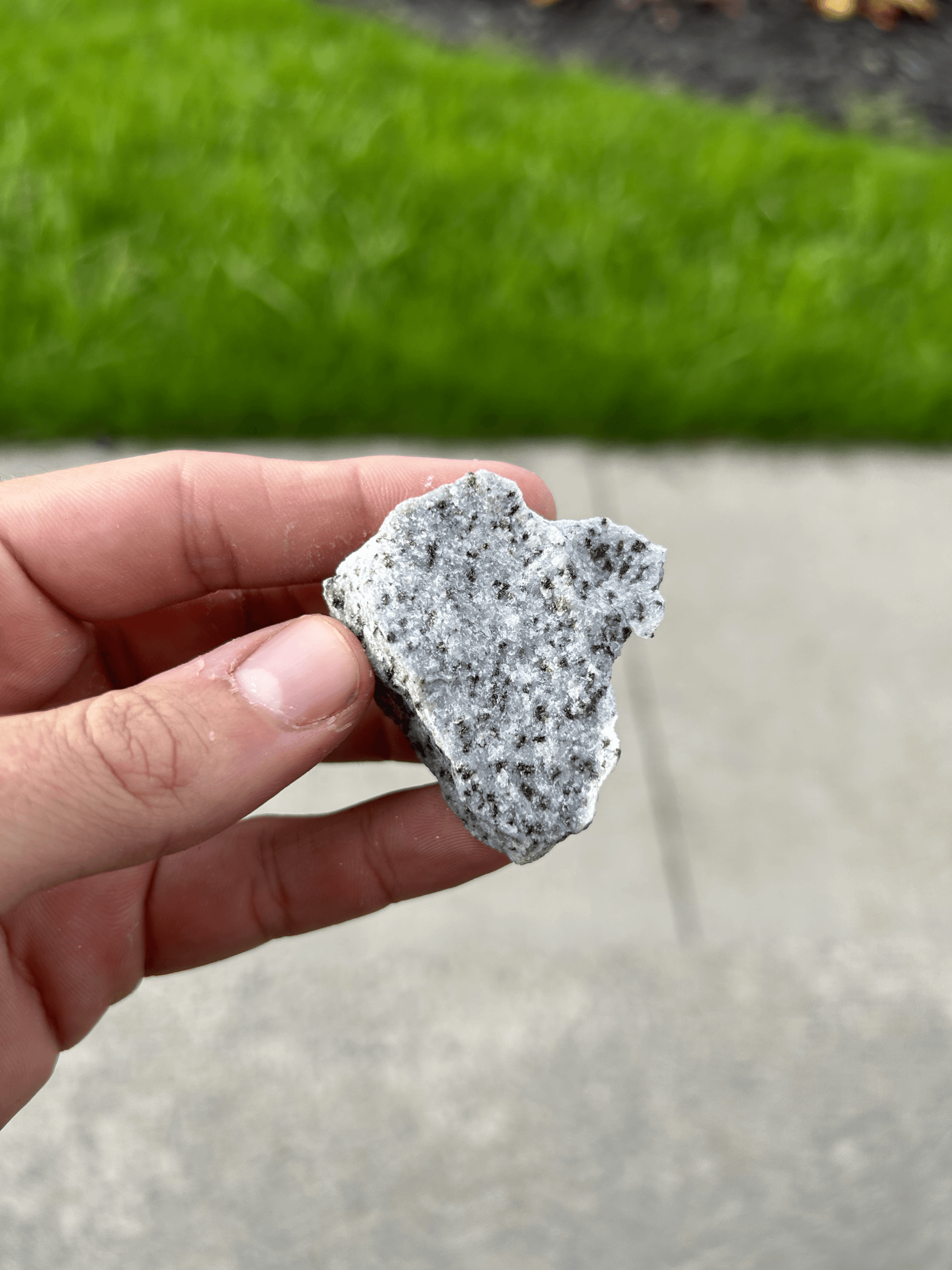 Making ceramic glazes with a biotite granite [N]